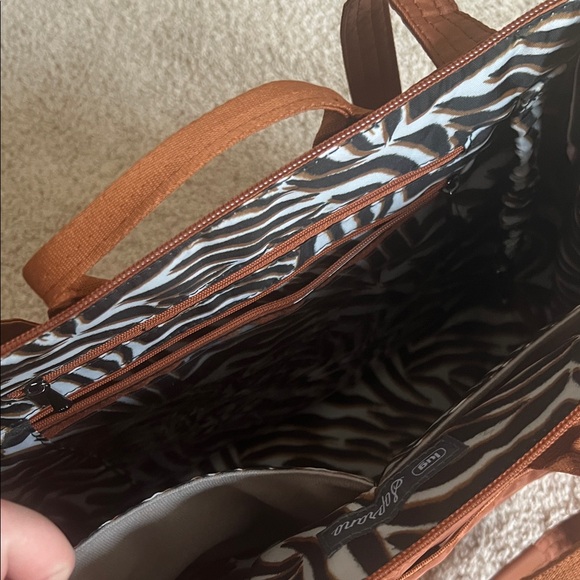 Lug Shoulder Bag - Picture 5 of 6